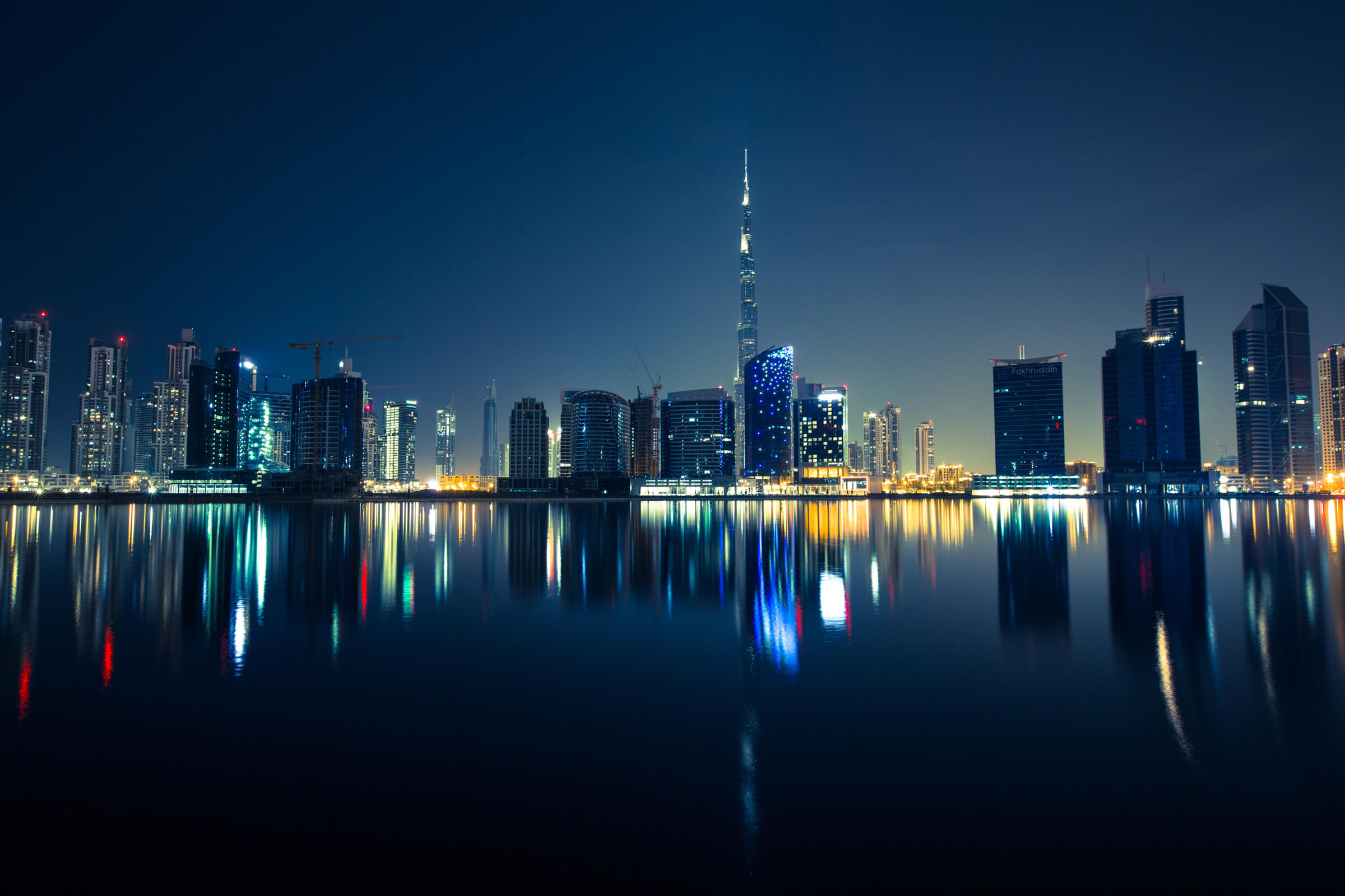 night-skyline-dubai-united-arab-emirates-uae